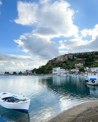 presenting-karystos-1